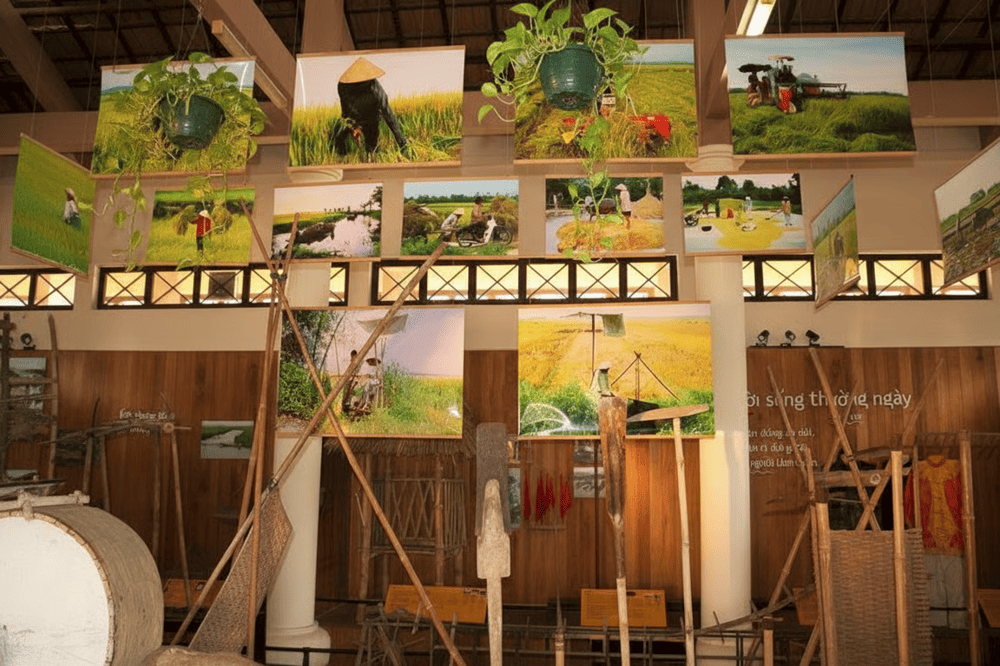 Nh&agrave; trưng b&agrave;y n&ocirc;ng cụ